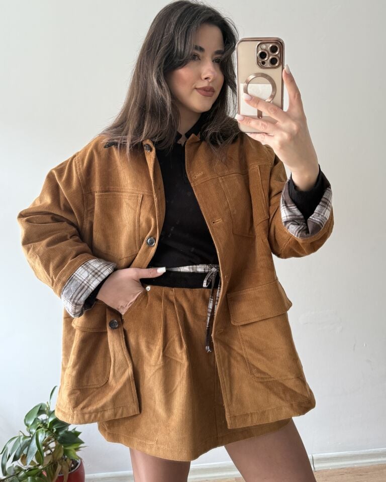 Kadife kumaş.içi ekose detaylı ve kapitoneli mont